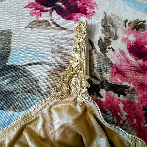 NWOT Dominique Mystique Full Comfort Fit Seamless Minimizer Bra Size 42H Beige - Picture 12 of 13